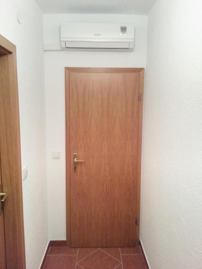 Apartments By The Sea Metajna, Pag - 6465 المظهر الخارجي الصورة