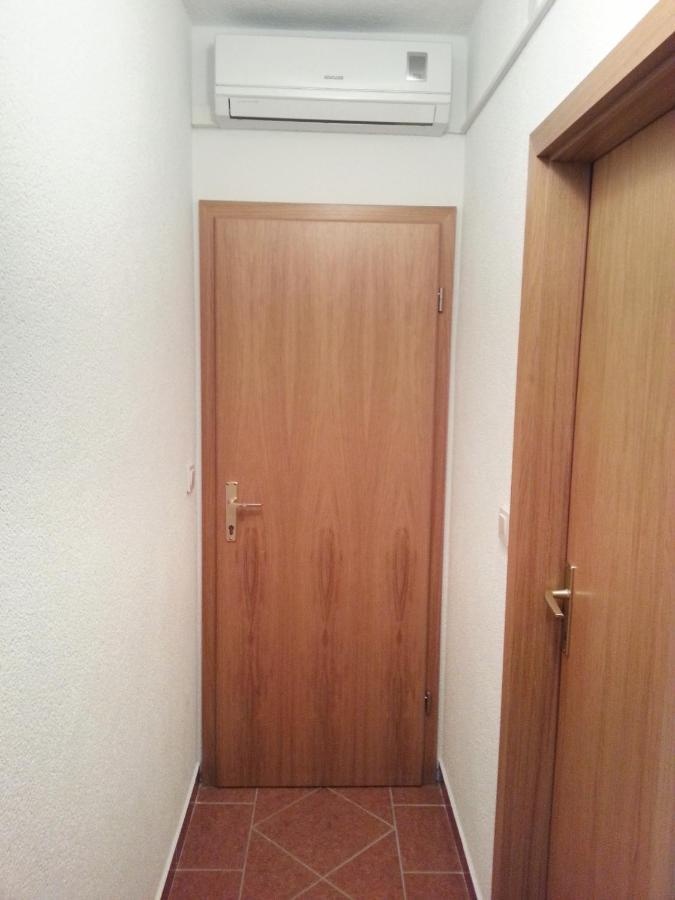 Apartments By The Sea Metajna, Pag - 6465 المظهر الخارجي الصورة